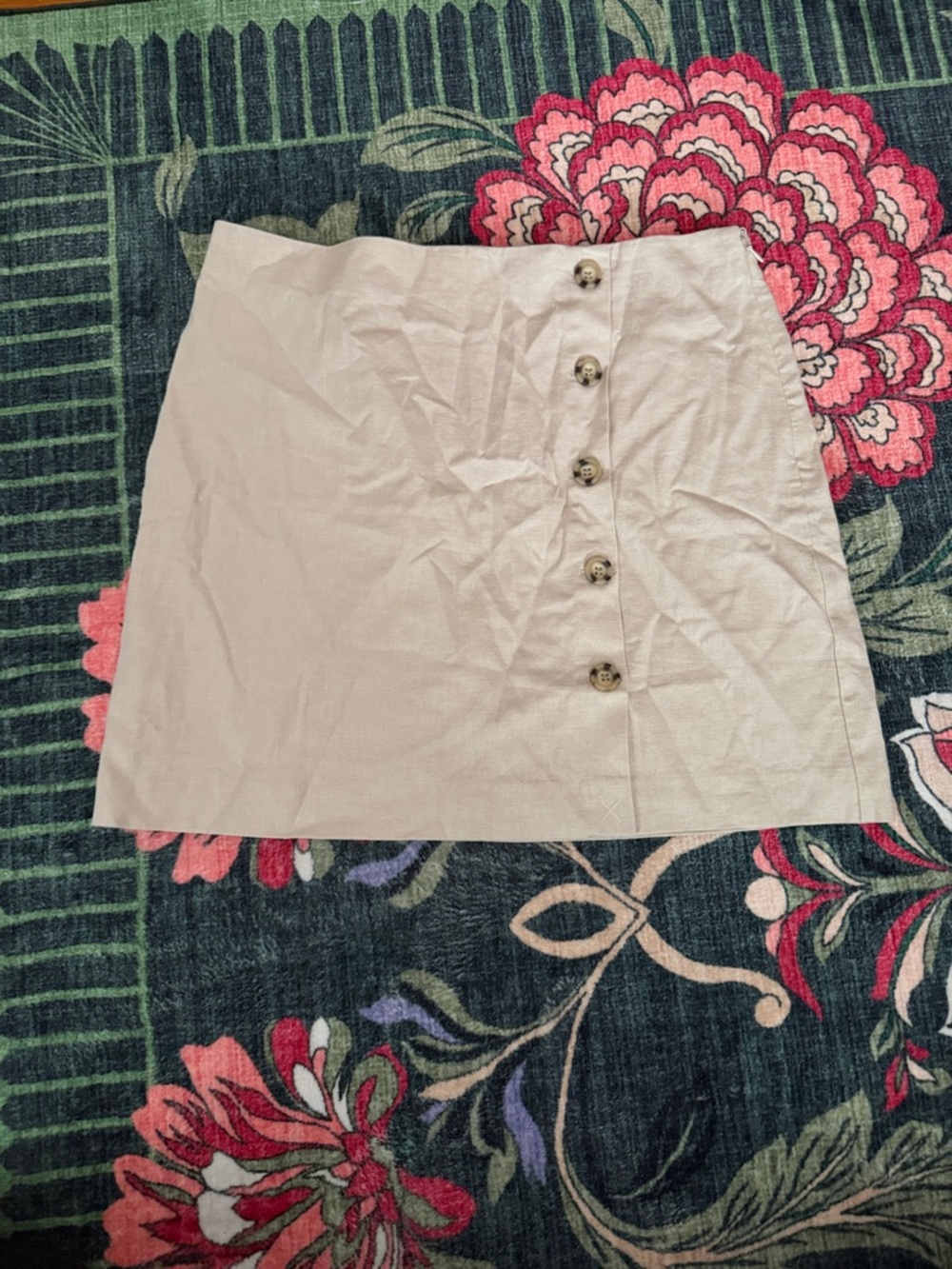 🤍 LOFT Button Front Mini Skirt Size 10 Beige